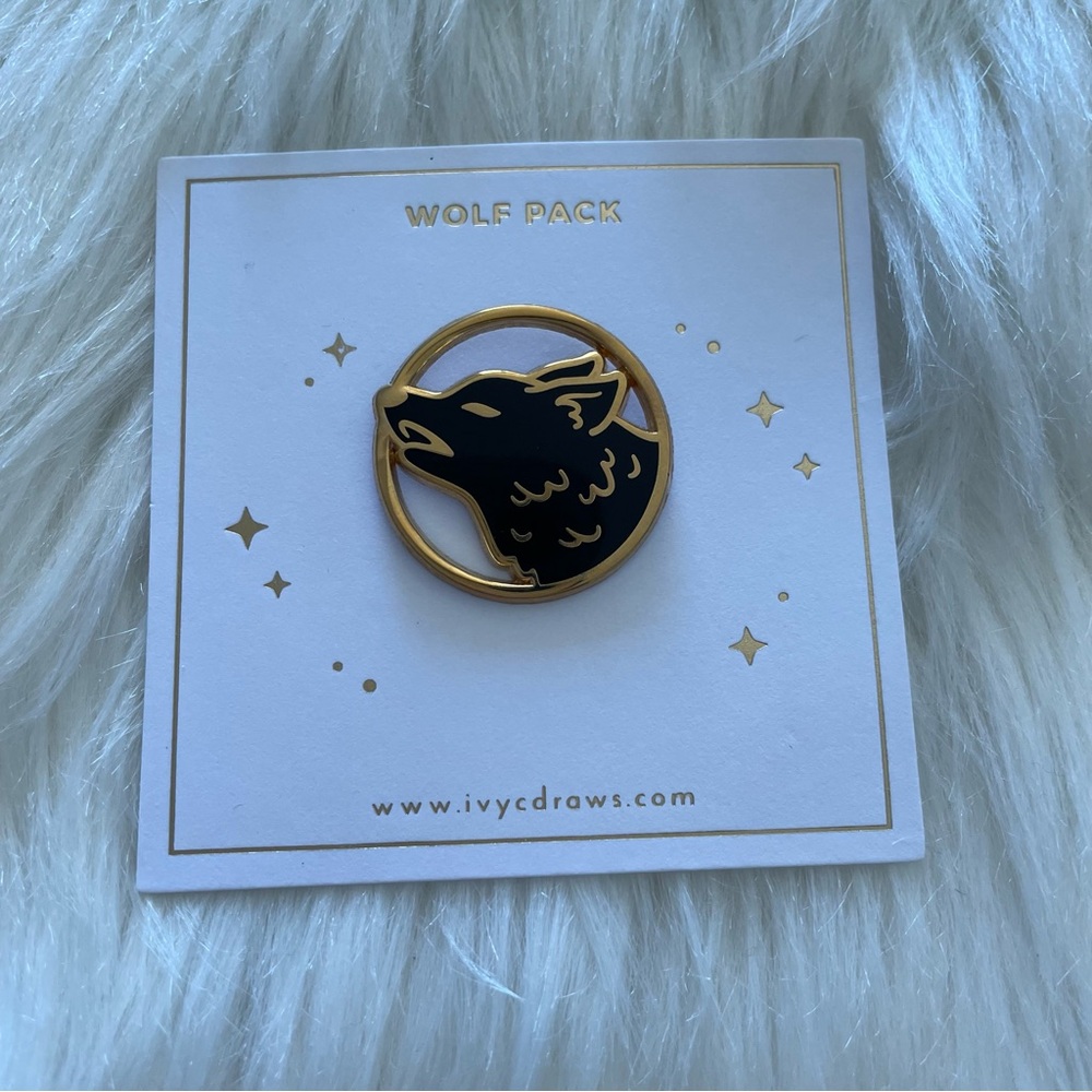 🎁3/$30 NEW ivycdraws Gold Wolf Pack Enamel Pin